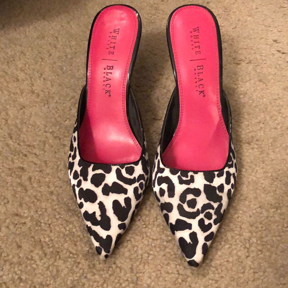 Black and white leopard print pumps